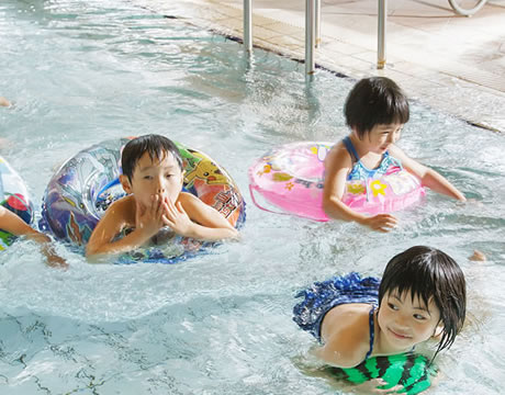 姉妹館華鳳屋内温水プール